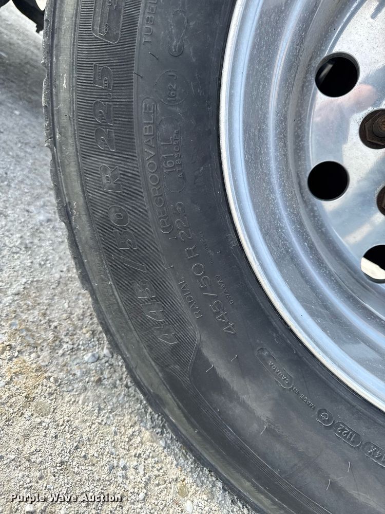 image for item DV2517 2016 Mack CXU semi truck