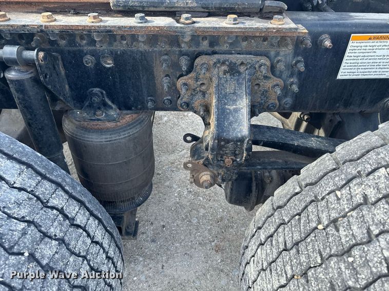 image for item DV2517 2016 Mack CXU semi truck