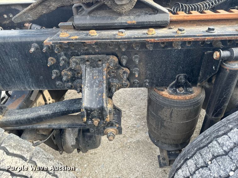 image for item DV2517 2016 Mack CXU semi truck