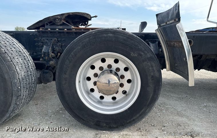 image for item DV2517 2016 Mack CXU semi truck