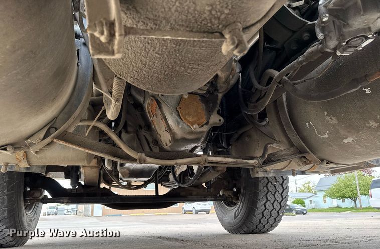 image for item DV2571 2000 Mack CL713 semi truck