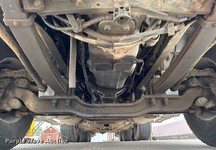 image for item DV2571 2000 Mack CL713 semi truck