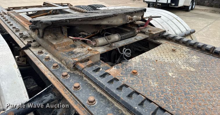 image for item DV2571 2000 Mack CL713 semi truck