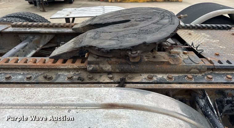 image for item DV2571 2000 Mack CL713 semi truck