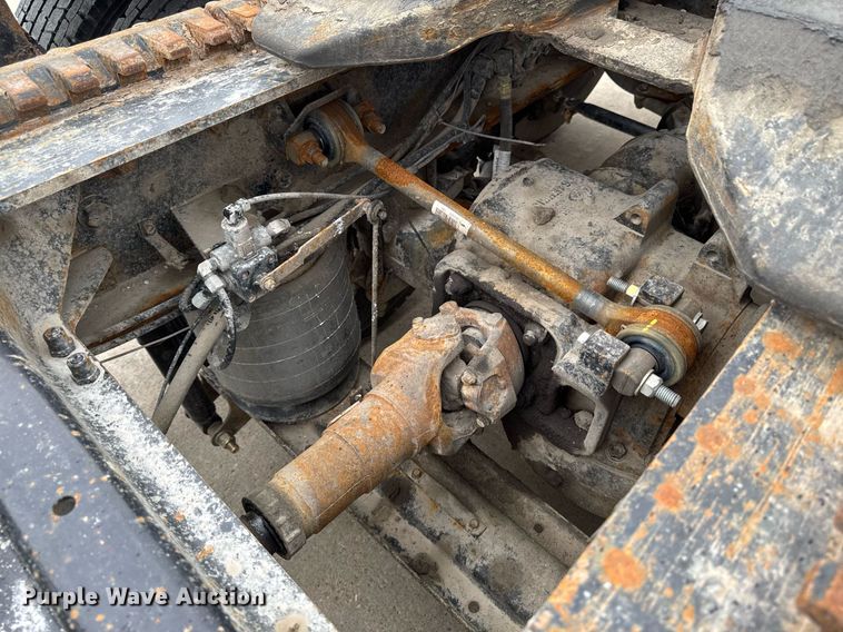 image for item DV2571 2000 Mack CL713 semi truck