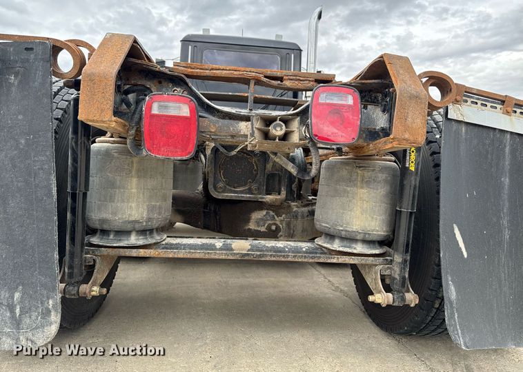 image for item DV2571 2000 Mack CL713 semi truck