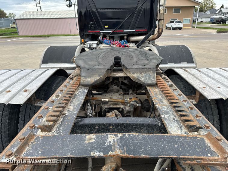 image for item DV2571 2000 Mack CL713 semi truck