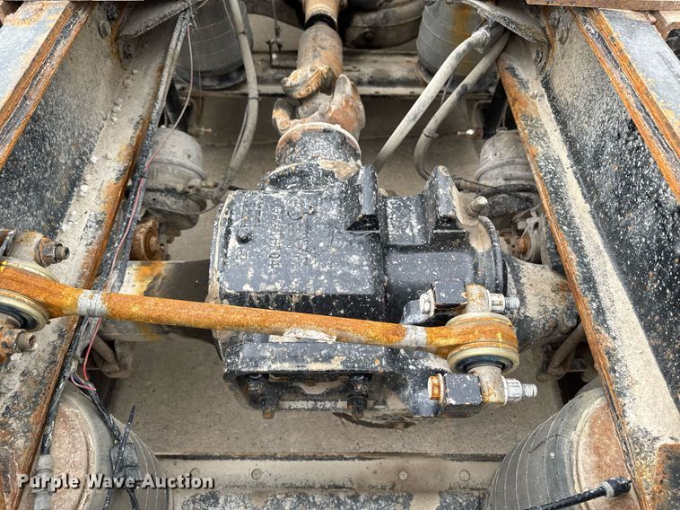 image for item DV2571 2000 Mack CL713 semi truck