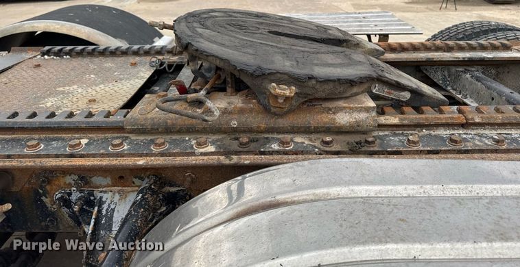 image for item DV2571 2000 Mack CL713 semi truck