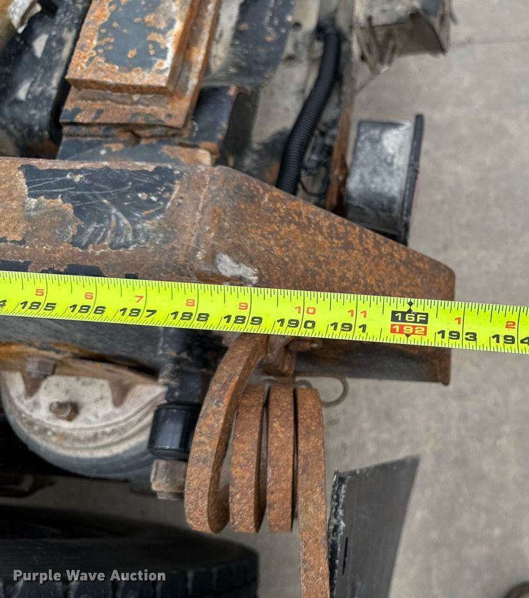 image for item DV2571 2000 Mack CL713 semi truck