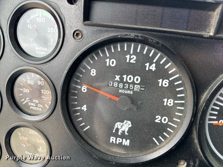 image for item DV2571 2000 Mack CL713 semi truck