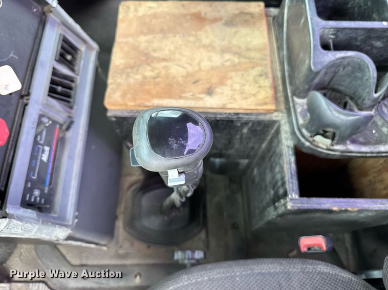 image for item DV2571 2000 Mack CL713 semi truck