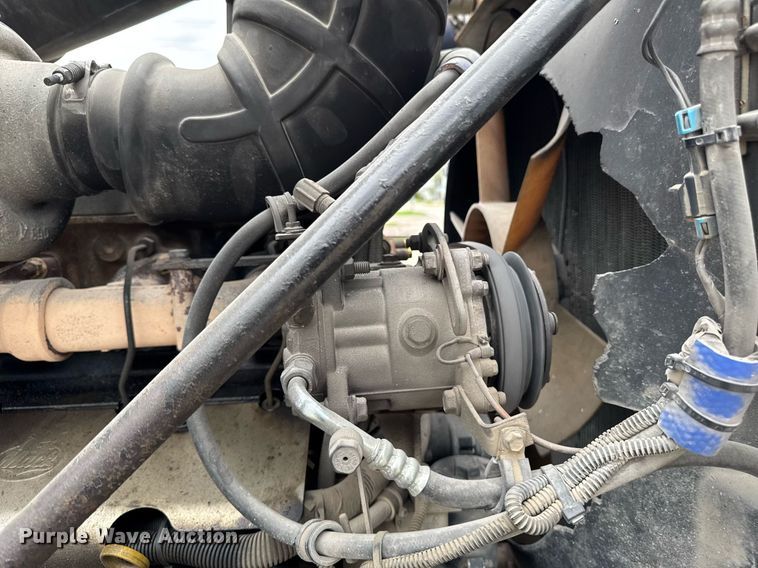 image for item DV2571 2000 Mack CL713 semi truck