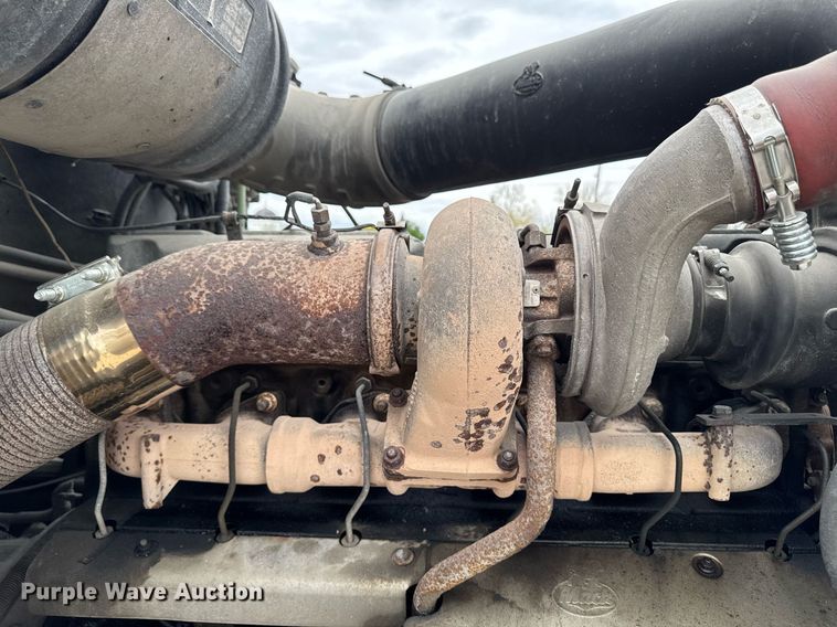 image for item DV2571 2000 Mack CL713 semi truck