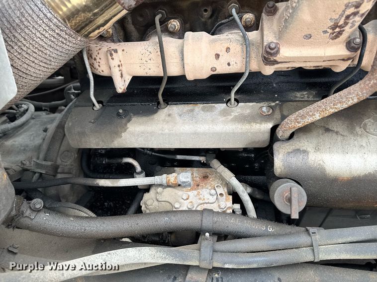 image for item DV2571 2000 Mack CL713 semi truck