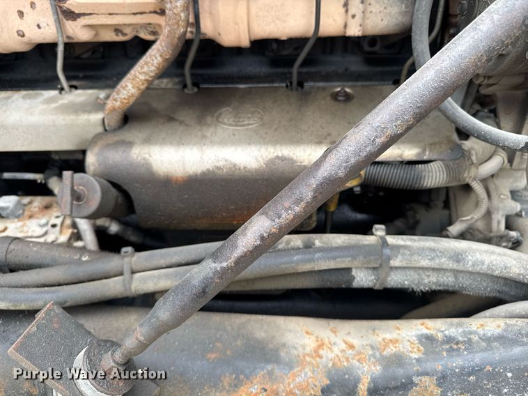 image for item DV2571 2000 Mack CL713 semi truck