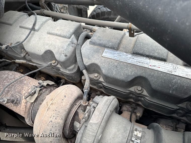 image for item DV2571 2000 Mack CL713 semi truck