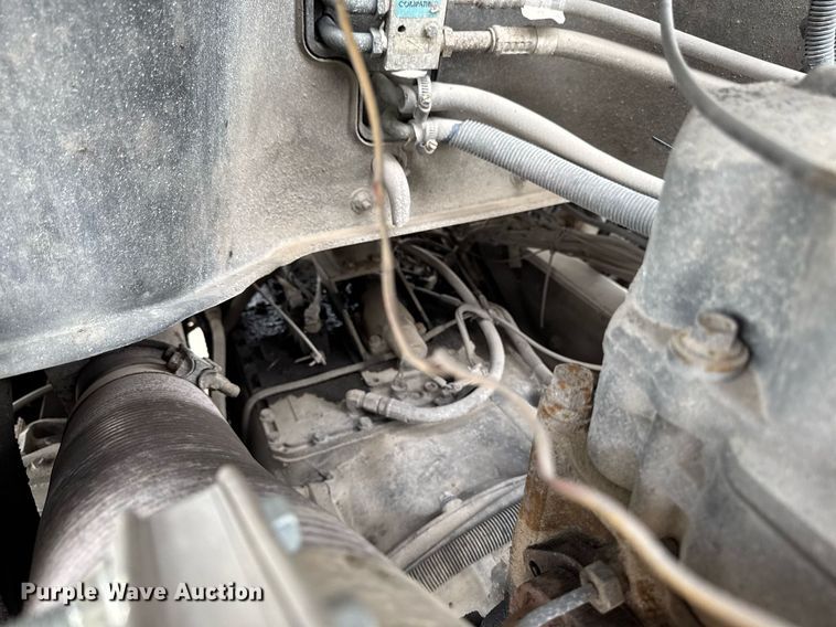 image for item DV2571 2000 Mack CL713 semi truck