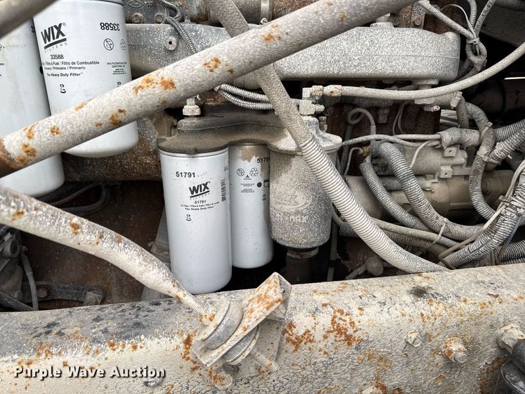 image for item DV2571 2000 Mack CL713 semi truck