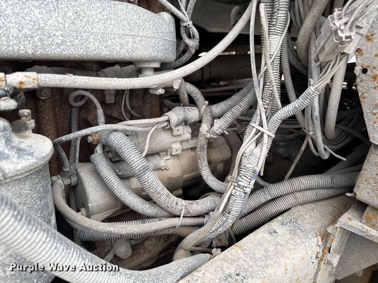 image for item DV2571 2000 Mack CL713 semi truck