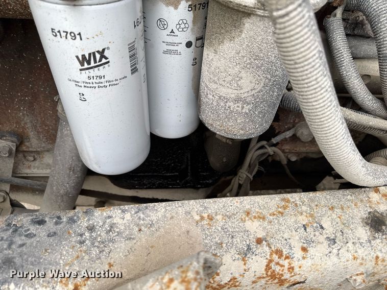 image for item DV2571 2000 Mack CL713 semi truck