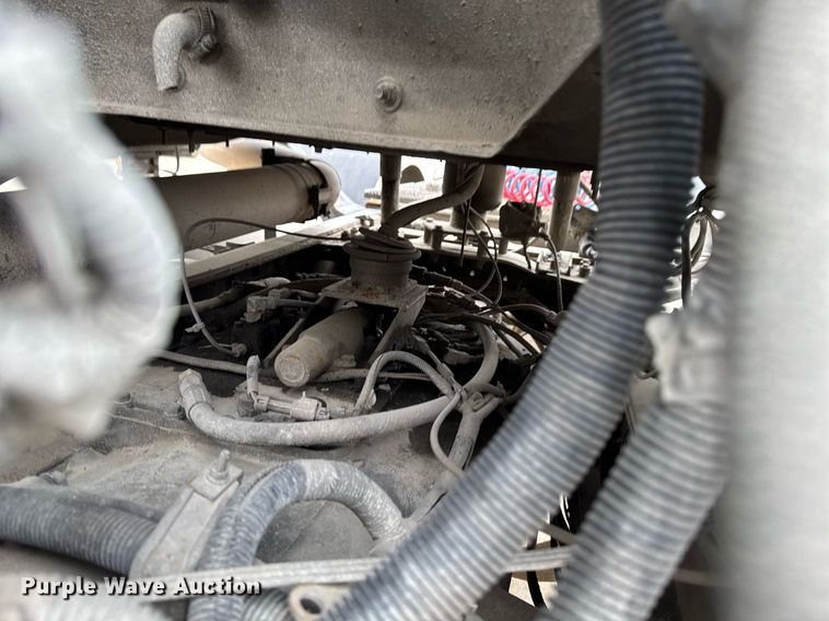 image for item DV2571 2000 Mack CL713 semi truck