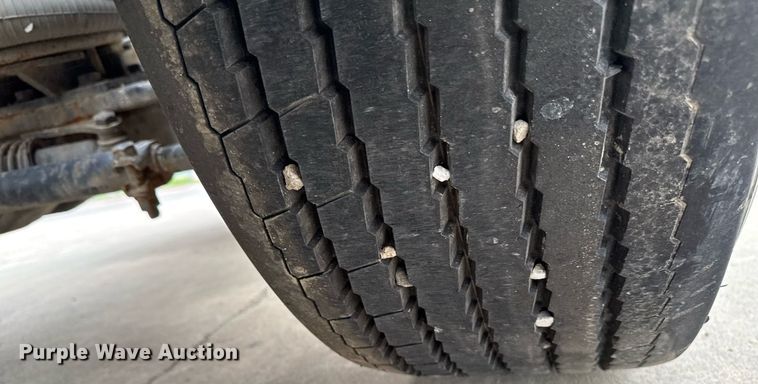 image for item DV2571 2000 Mack CL713 semi truck