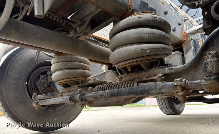 image for item DV2571 2000 Mack CL713 semi truck