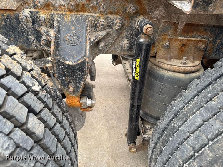 image for item DV2571 2000 Mack CL713 semi truck