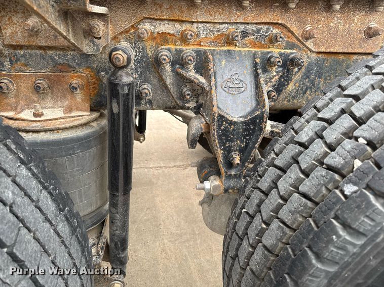 image for item DV2571 2000 Mack CL713 semi truck