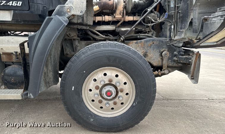 image for item DV2571 2000 Mack CL713 semi truck