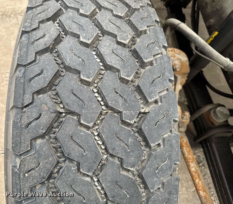 image for item DV2571 2000 Mack CL713 semi truck