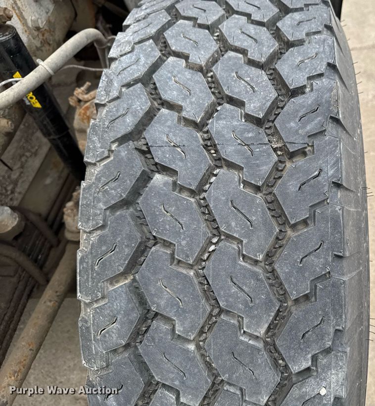 image for item DV2571 2000 Mack CL713 semi truck