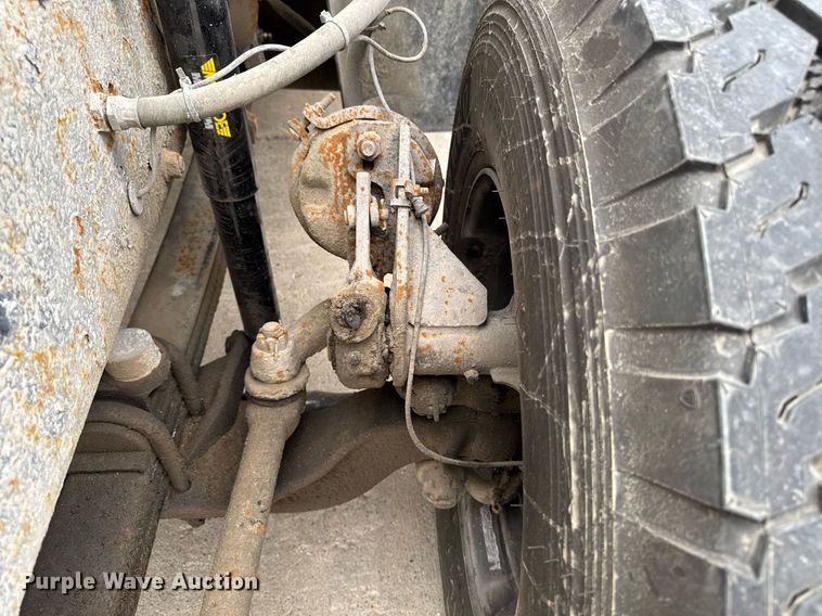 image for item DV2571 2000 Mack CL713 semi truck