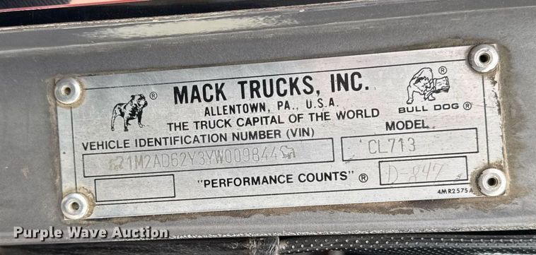 image for item DV2571 2000 Mack CL713 semi truck
