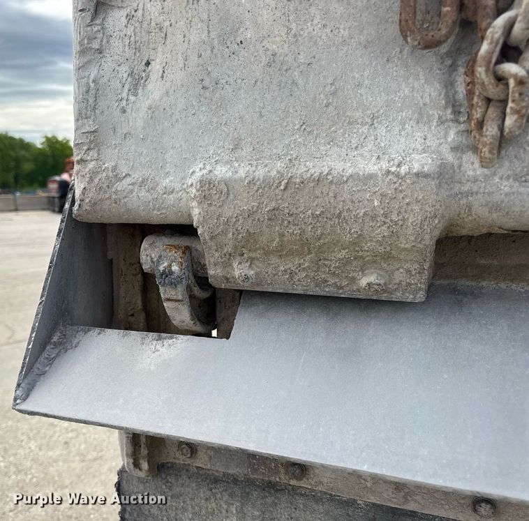 image for item DV4008 2009 Mac end dump trailer