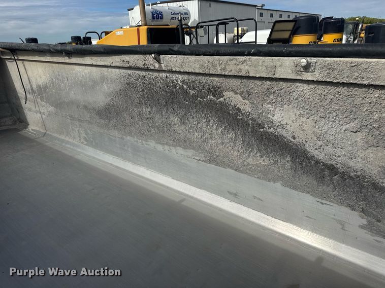 image for item DV4008 2009 Mac end dump trailer