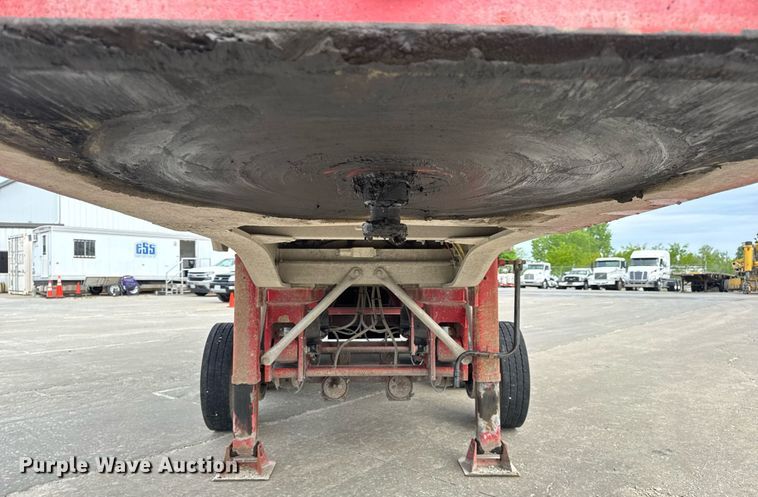 image for item DV4009 2010 Mac end dump trailer