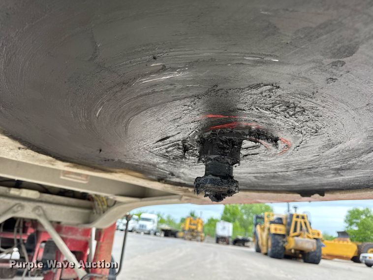 image for item DV4009 2010 Mac end dump trailer