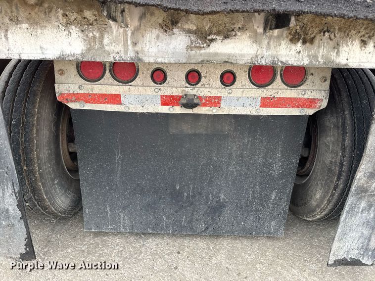image for item DV4009 2010 Mac end dump trailer