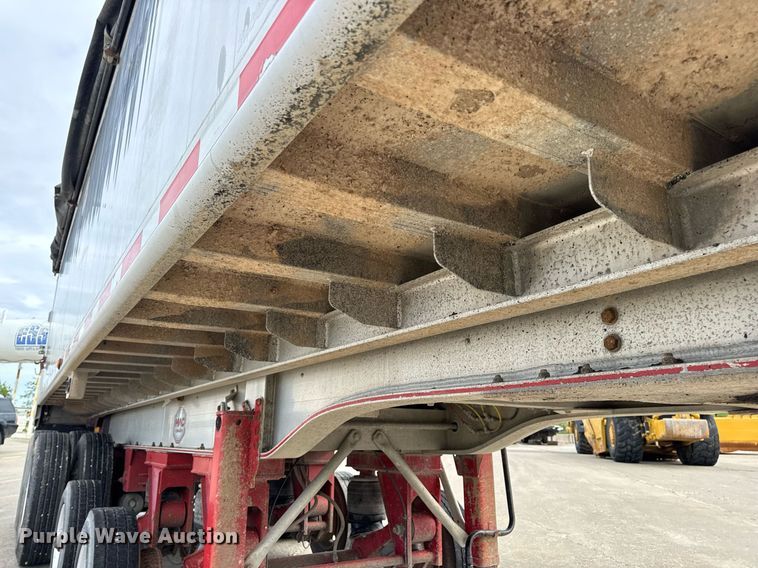 image for item DV4009 2010 Mac end dump trailer