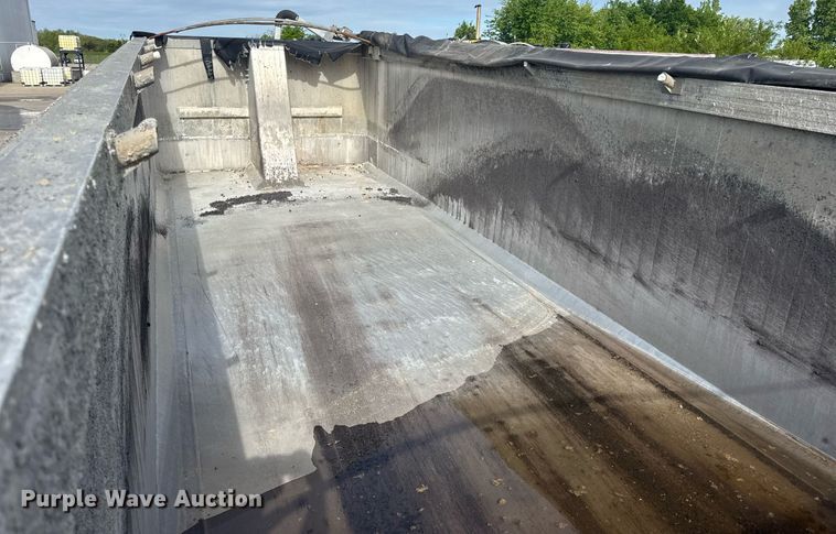 image for item DV4009 2010 Mac end dump trailer