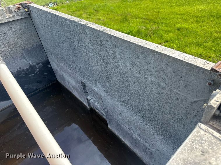 image for item DV4009 2010 Mac end dump trailer