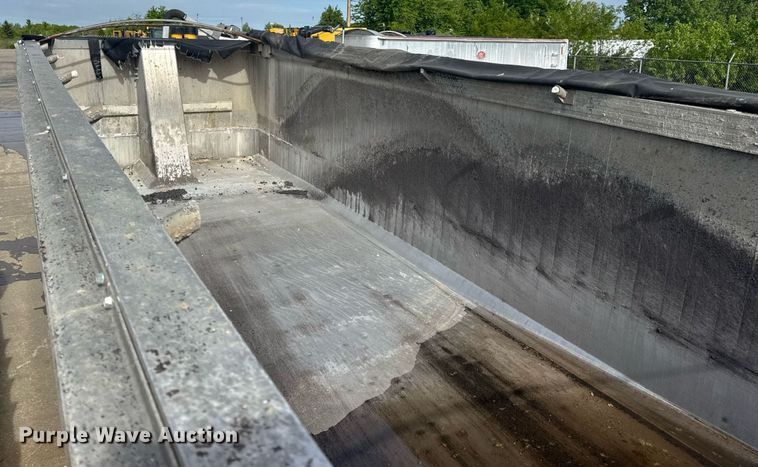 image for item DV4009 2010 Mac end dump trailer