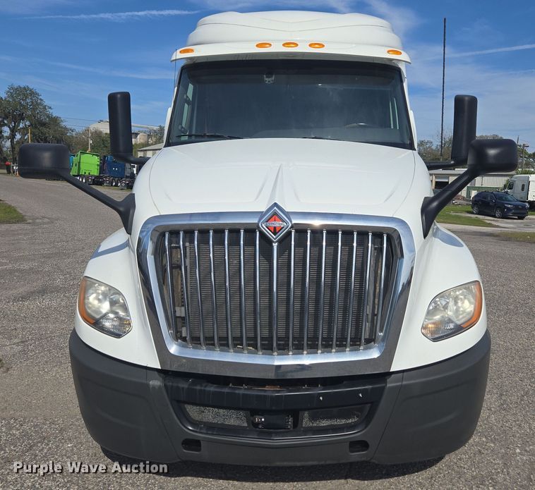 image for item DW1860 2018 International LT625 semi truck