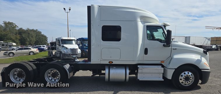 image for item DW1860 2018 International LT625 semi truck