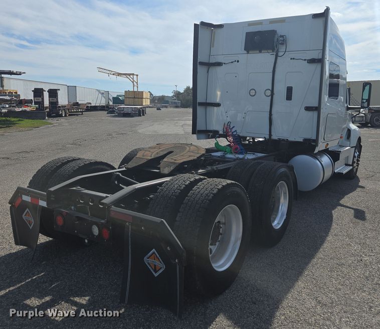 image for item DW1860 2018 International LT625 semi truck