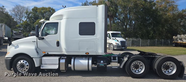 image for item DW1860 2018 International LT625 semi truck