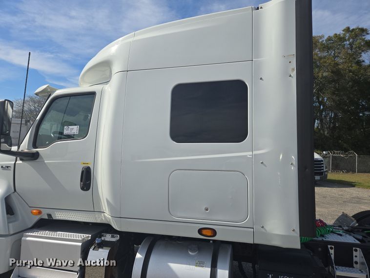 image for item DW1860 2018 International LT625 semi truck