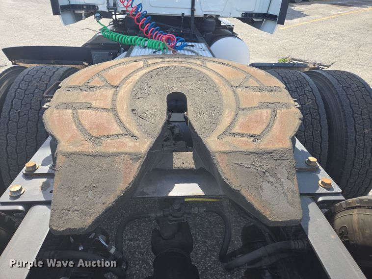 image for item DW1860 2018 International LT625 semi truck